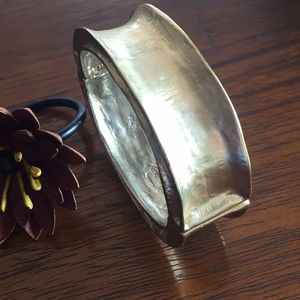 Chico’s thick gold hinged bracelet NWT